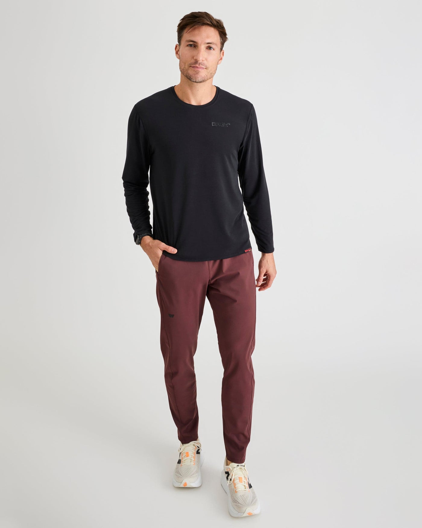 Bobby (6’1") is wearing size medium