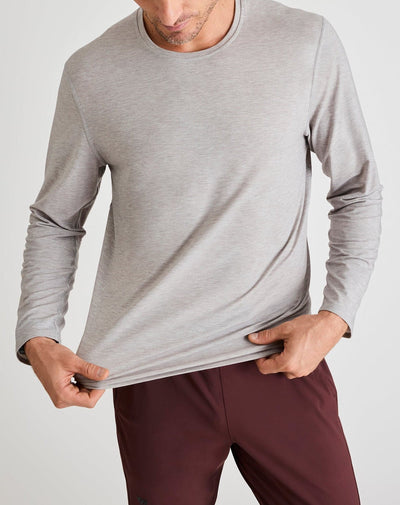 Bobby (6’1") is wearing size large