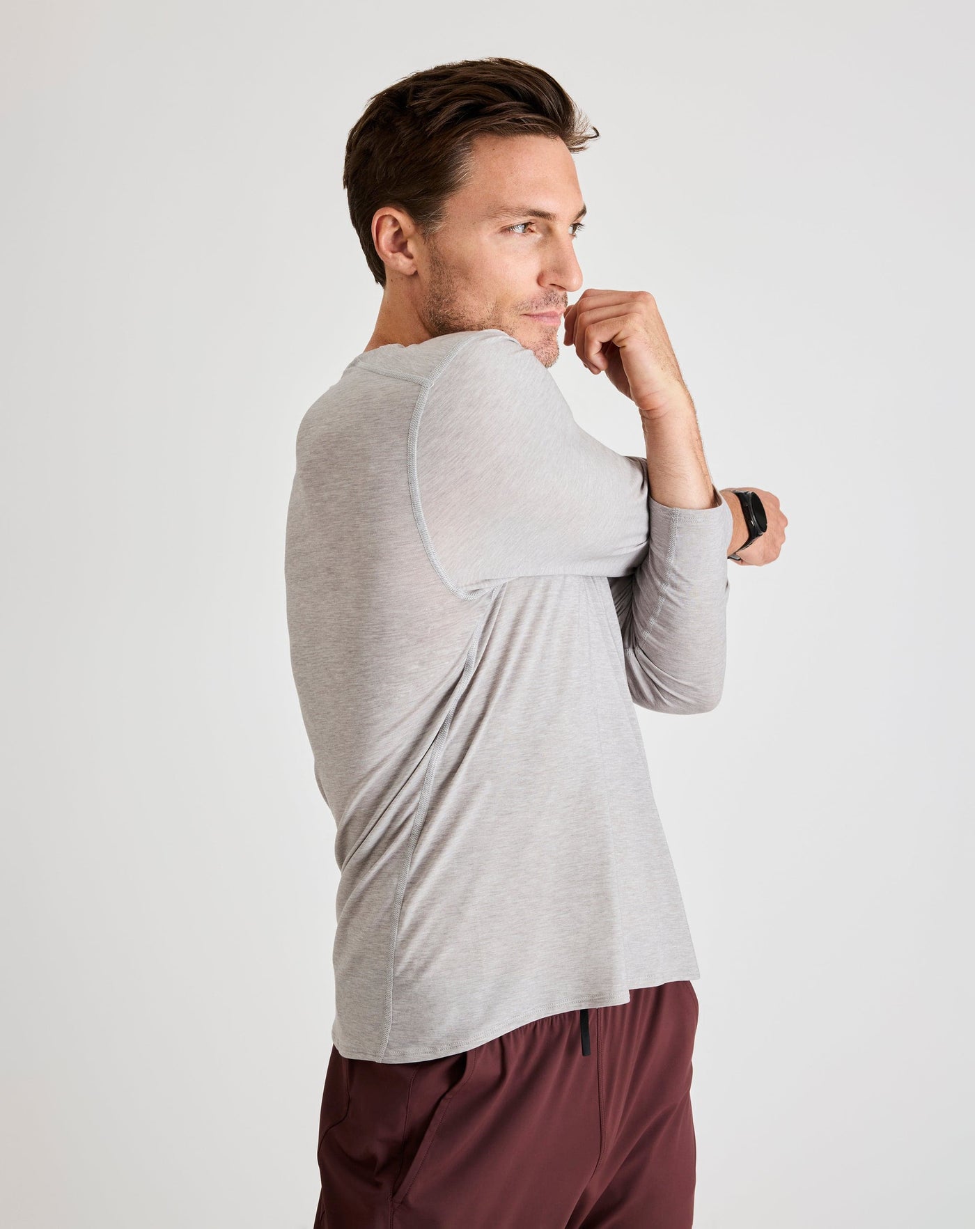 Bobby (6’1") is wearing size large