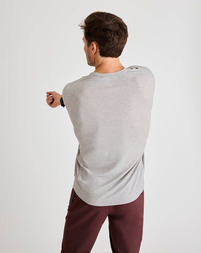 Bobby (6’1") is wearing size large