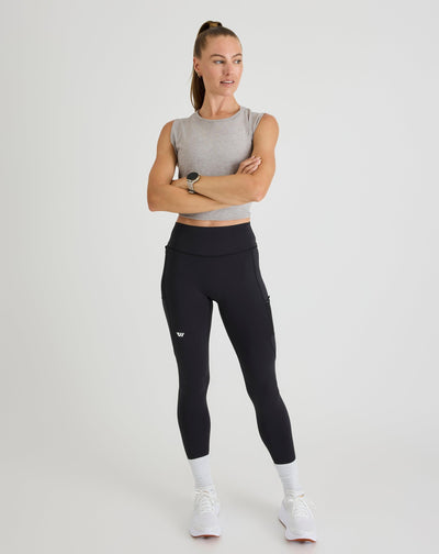 Niki (5’8”) is wearing a size small.