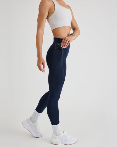 Niki (5’8”) is wearing a size small.