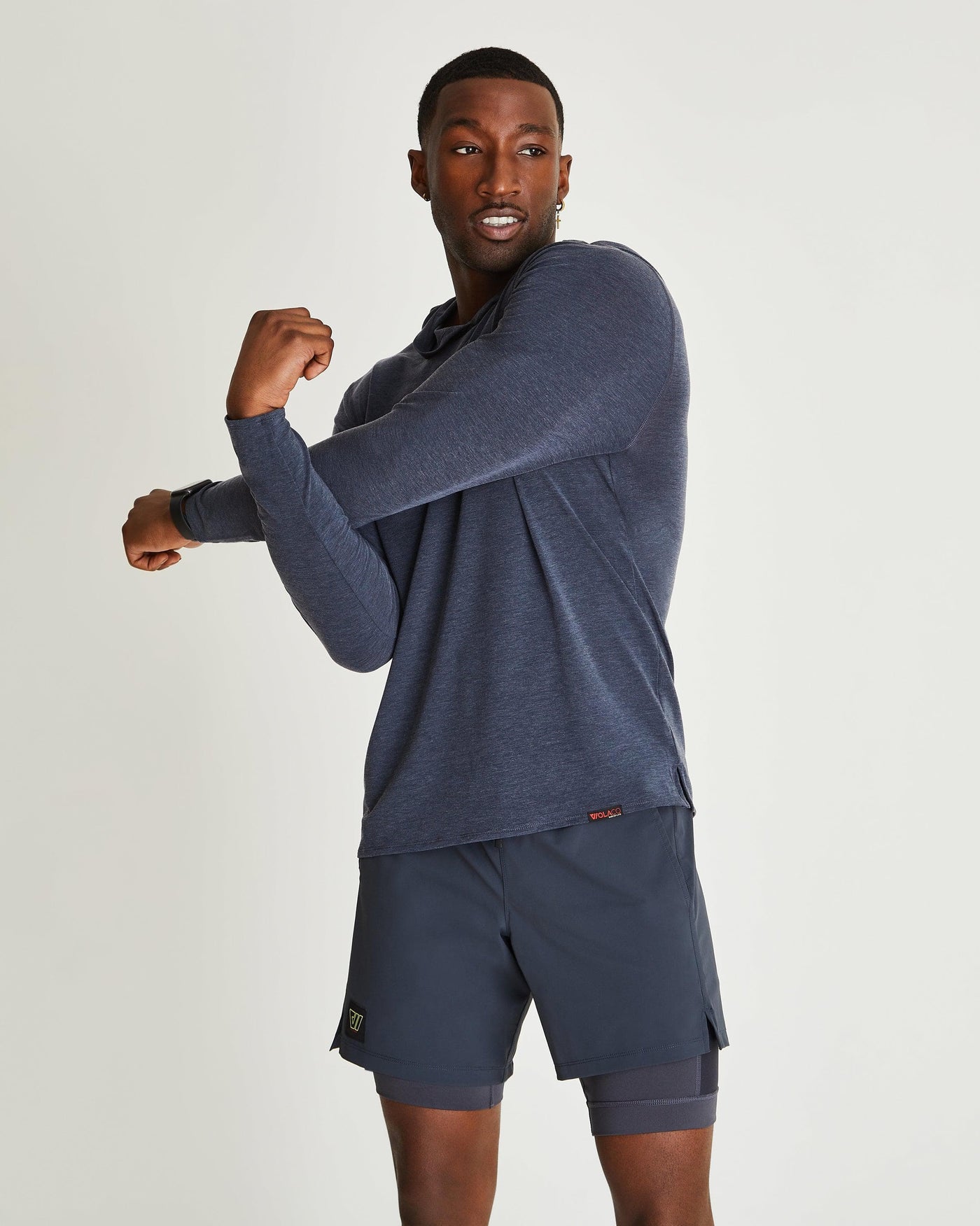 Greg (6’2") is wearing size medium