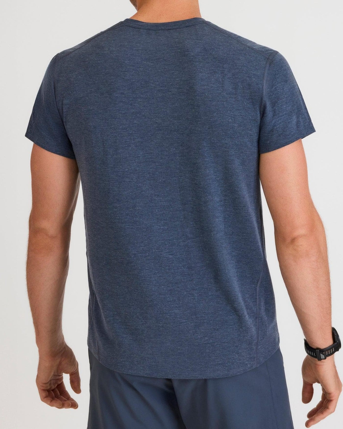 Bobby (6’1") is wearing size large 