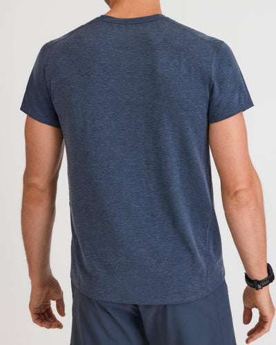 Bobby (6’1") is wearing size large 