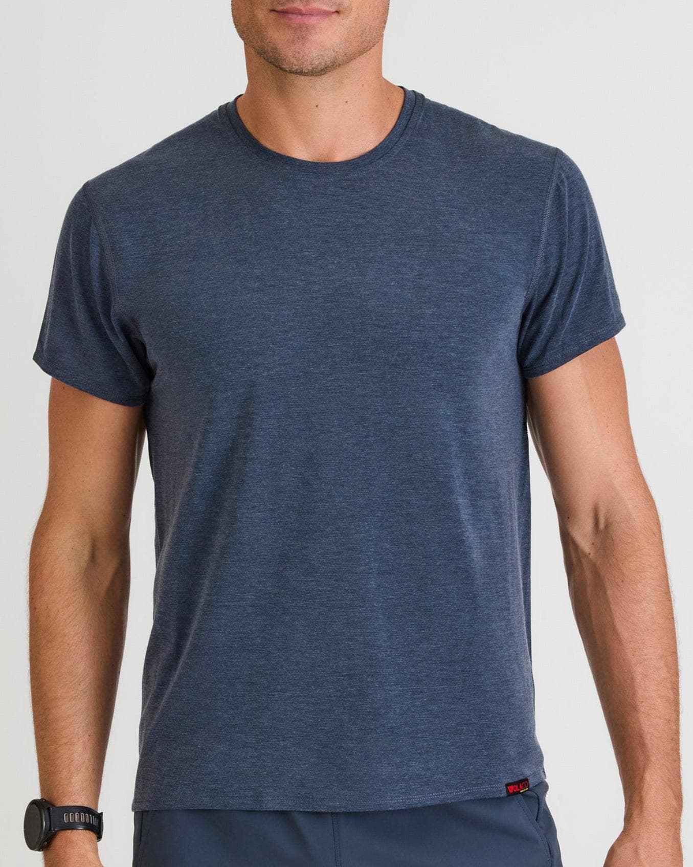 Bobby (6’1") is wearing size large 