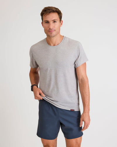 Bobby (6’1") is wearing size large