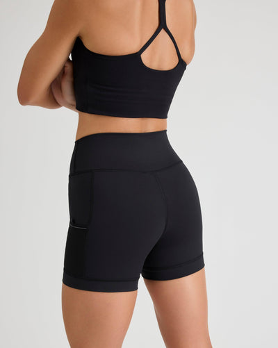 Niki (5’8”) is wearing a size small 4" inseam.