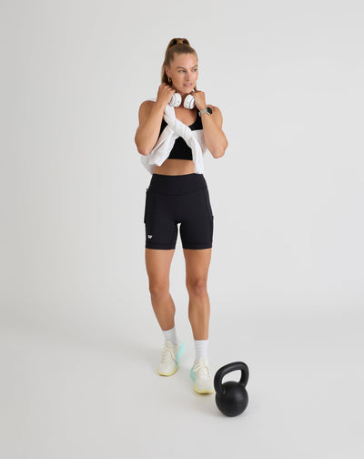 Niki (5’8”) is wearing a size small 6" inseam.