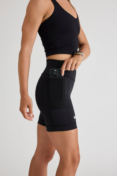 Niki (5’8”) is wearing a size small 6" inseam.