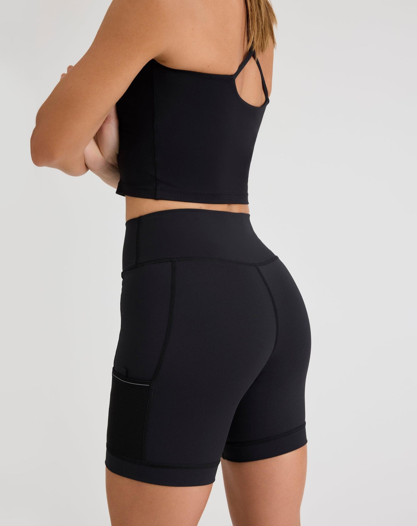Niki (5’8”) is wearing a size small 6" inseam.