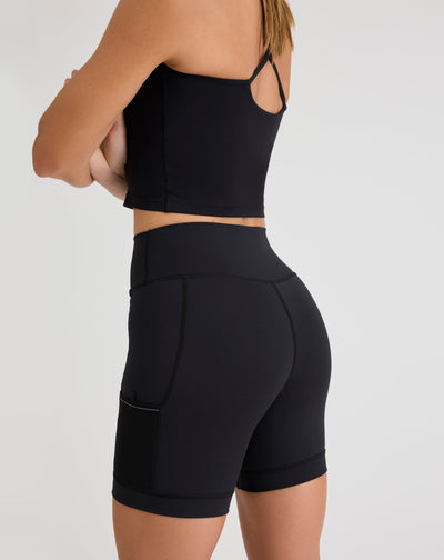 Niki (5’8”) is wearing a size small 6" inseam.