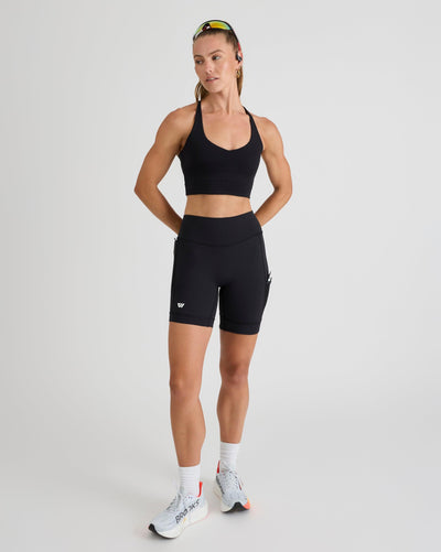 Niki (5’8”) is wearing a size small 6" inseam.