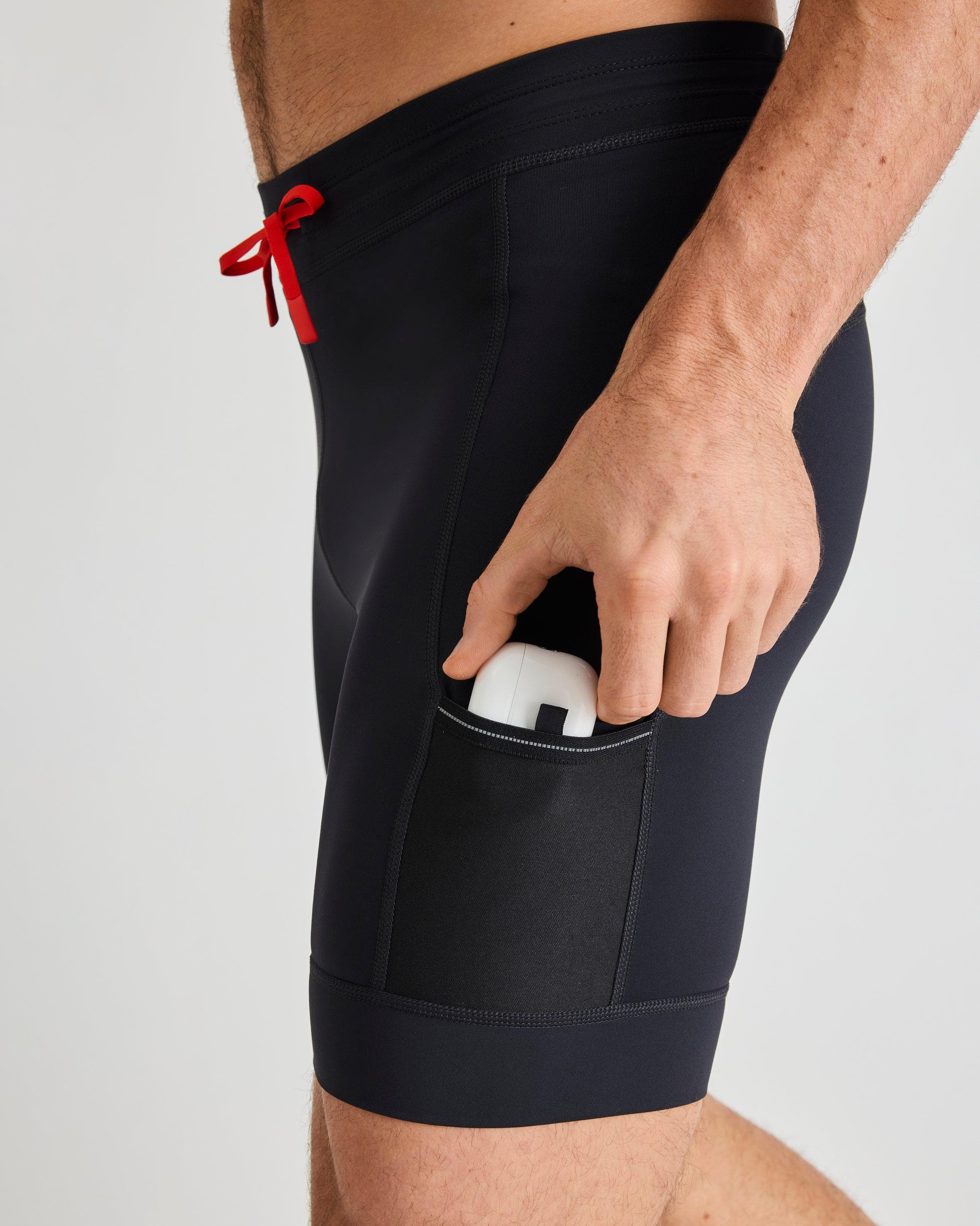 Bobby (6’1”) is wearing a size medium 8