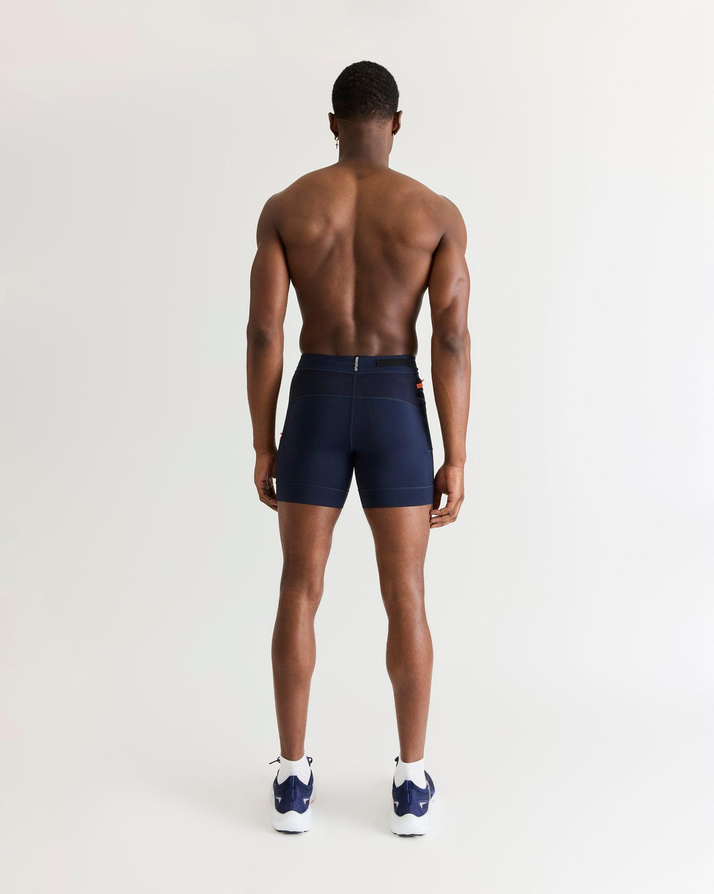 Greg (6’2") is wearing size medium 6" inseam
