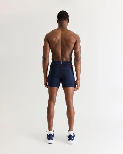 Greg (6’2") is wearing size medium 6" inseam