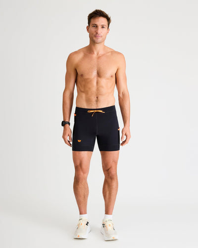 Bobby (6’1”) is wearing a size medium