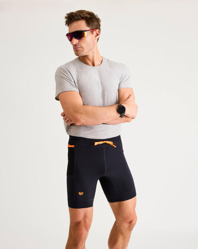 Bobby (6’1”) is wearing a size medium