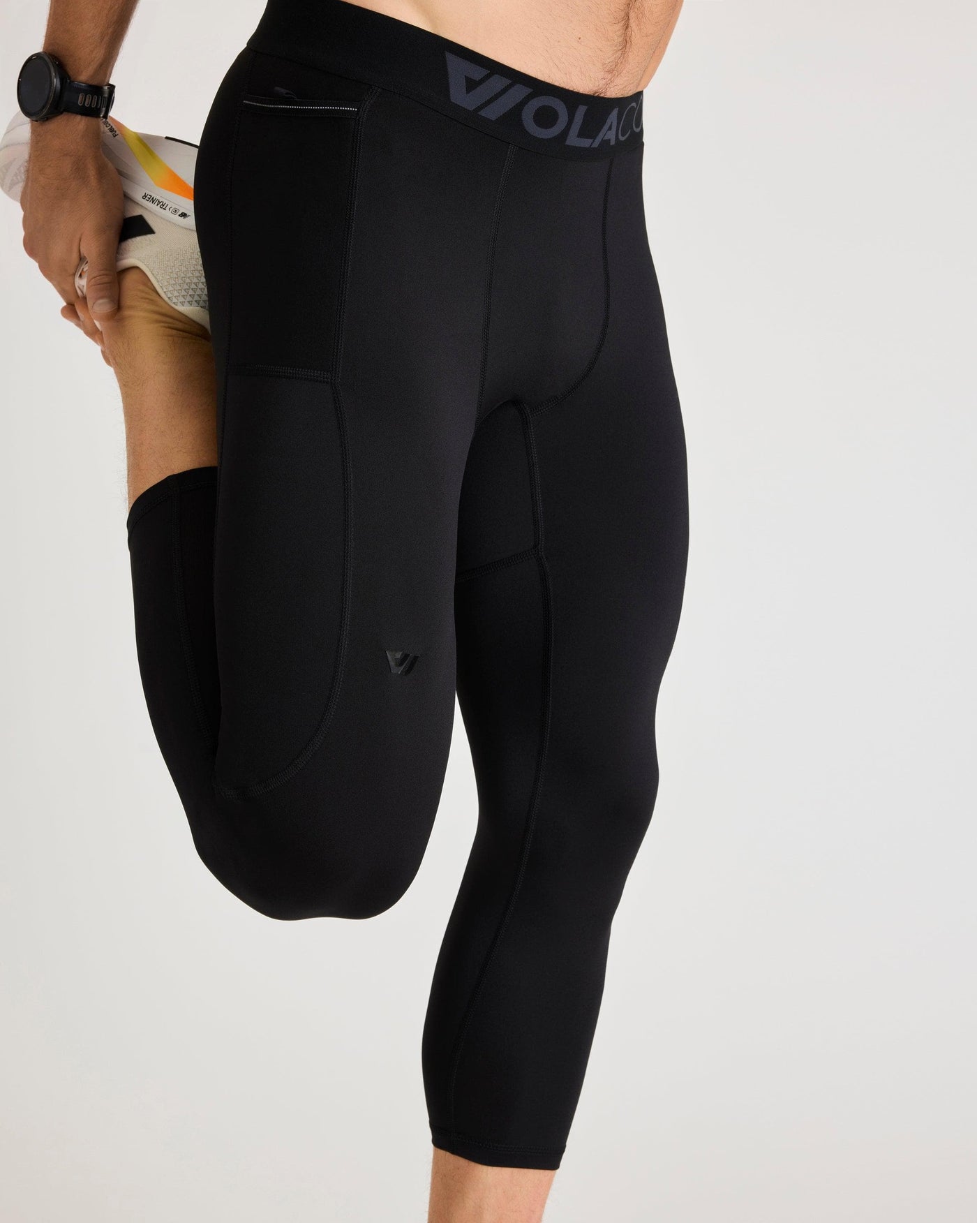 Bobby (6’1") is wearing size medium in 3/4 length. 