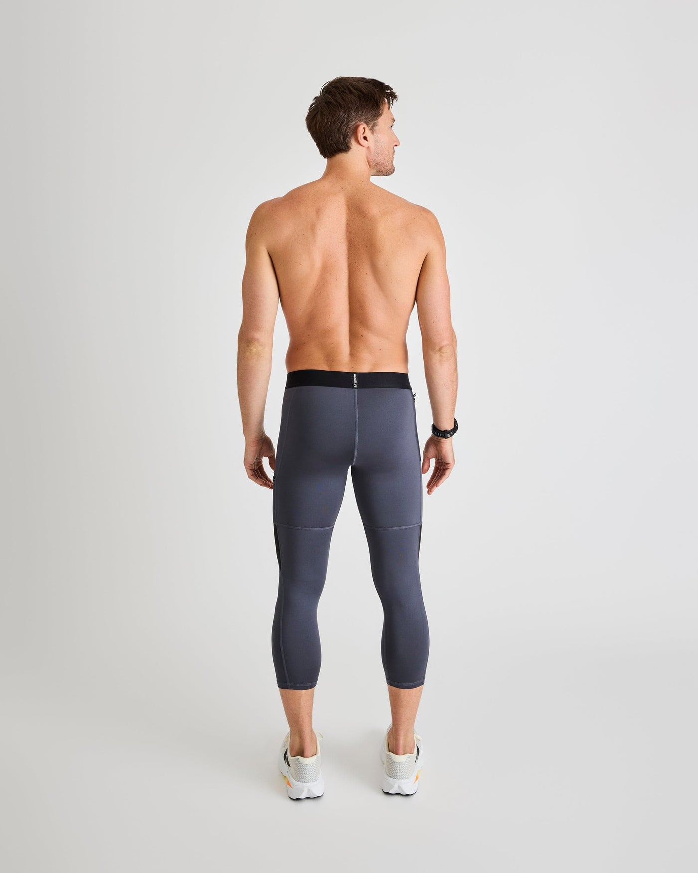 Bobby (6’1") is wearing size large in 3/4 length