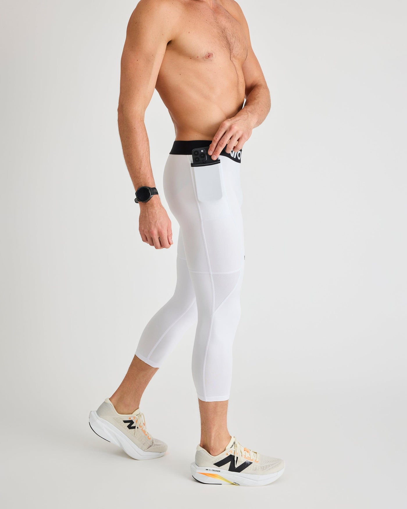 Bobby (6’1") is wearing size medium in 3/4 length. 