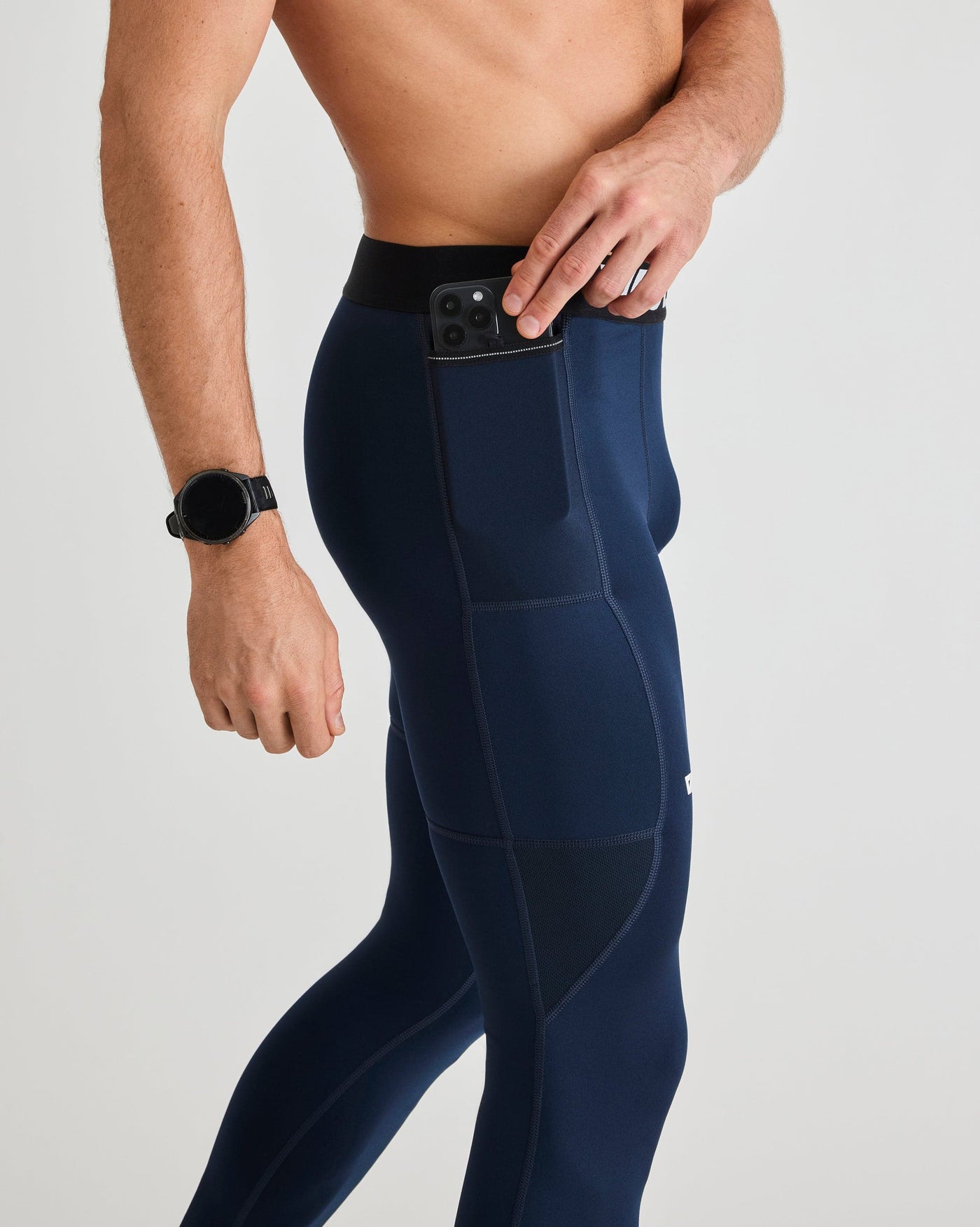 Bobby (6’1") is wearing size medium in full length. 