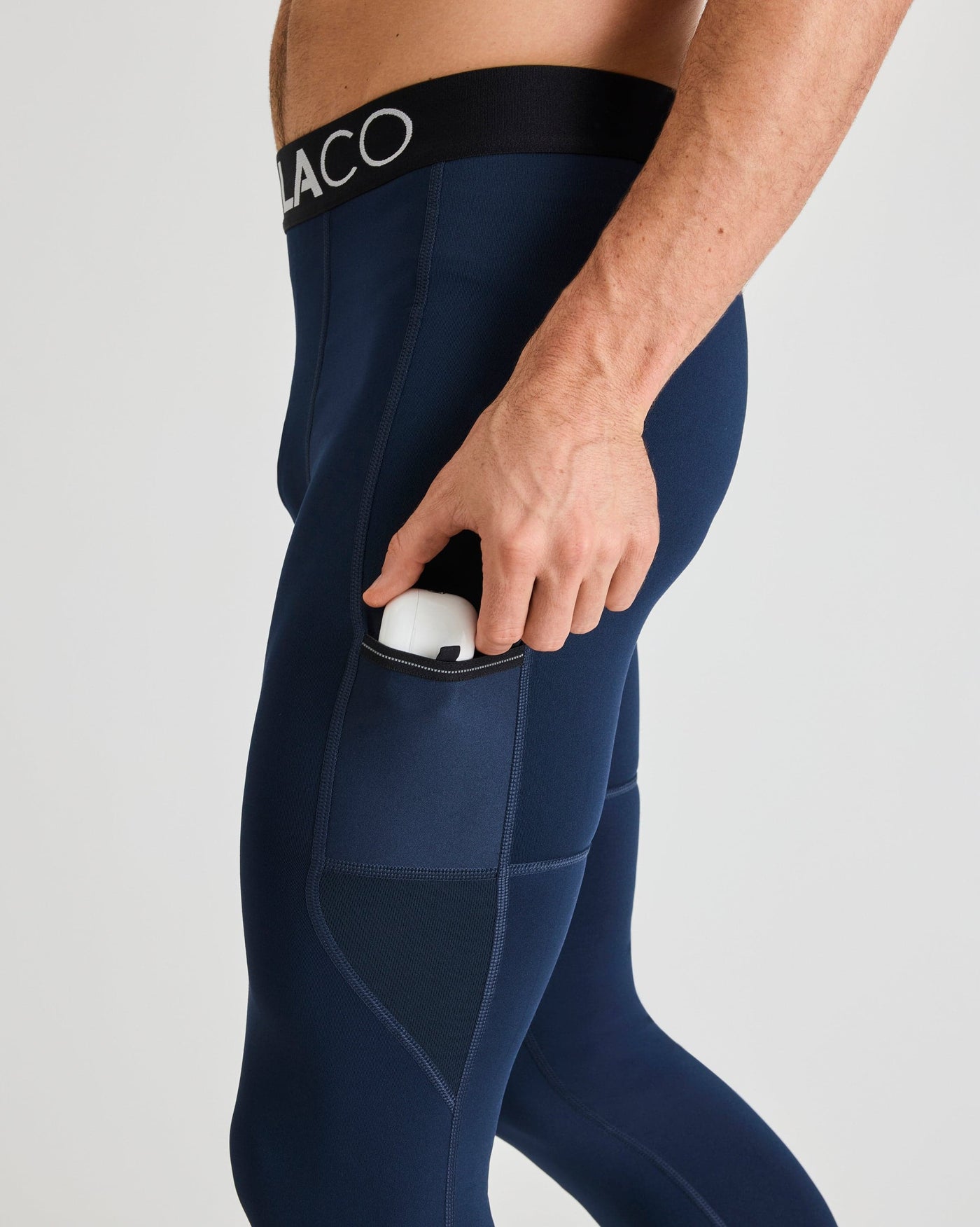 Bobby (6’1") is wearing size medium in full length. 