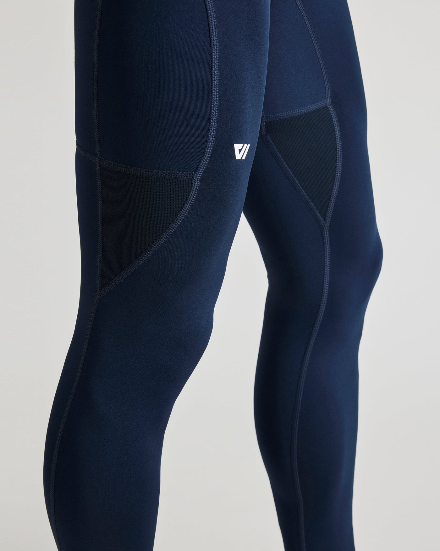 Bobby (6’1") is wearing size medium in full length. 