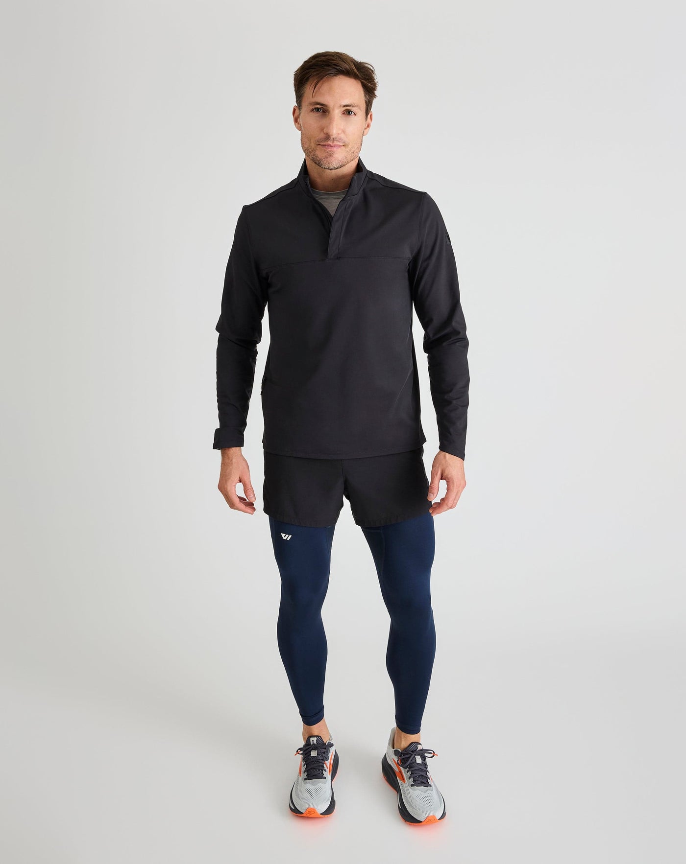 Bobby (6’1") is wearing size medium in full length. 