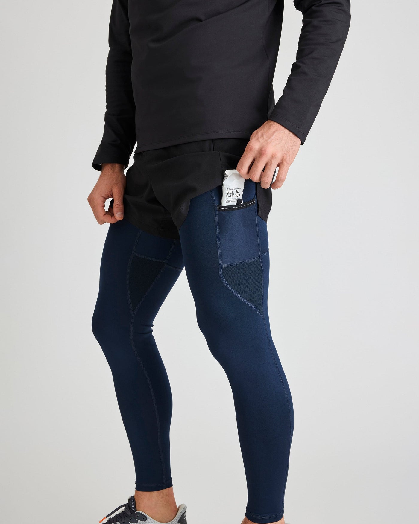 Bobby (6’1") is wearing size medium in full length. 