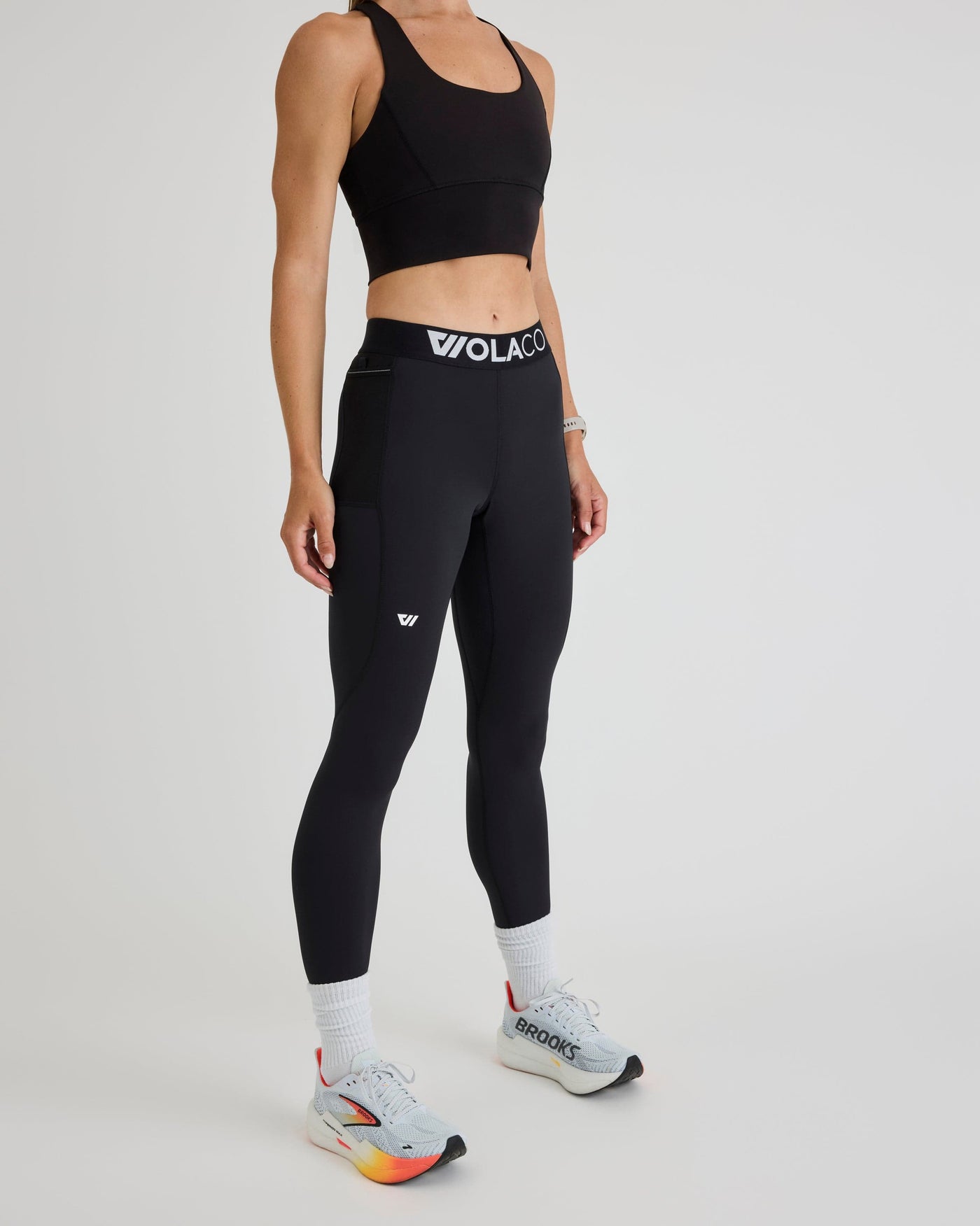 Niki (5’8”) is wearing a size small