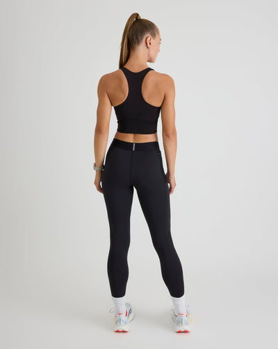 Niki (5’8”) is wearing a size small