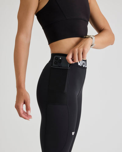 Niki (5’8”) is wearing a size small