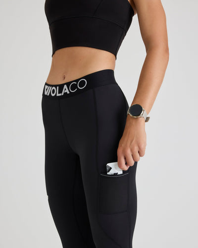 Niki (5’8”) is wearing a size small