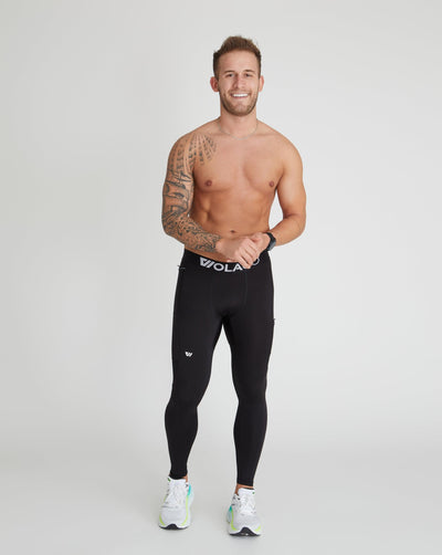 Trevor (6’) is wearing size medium in full length