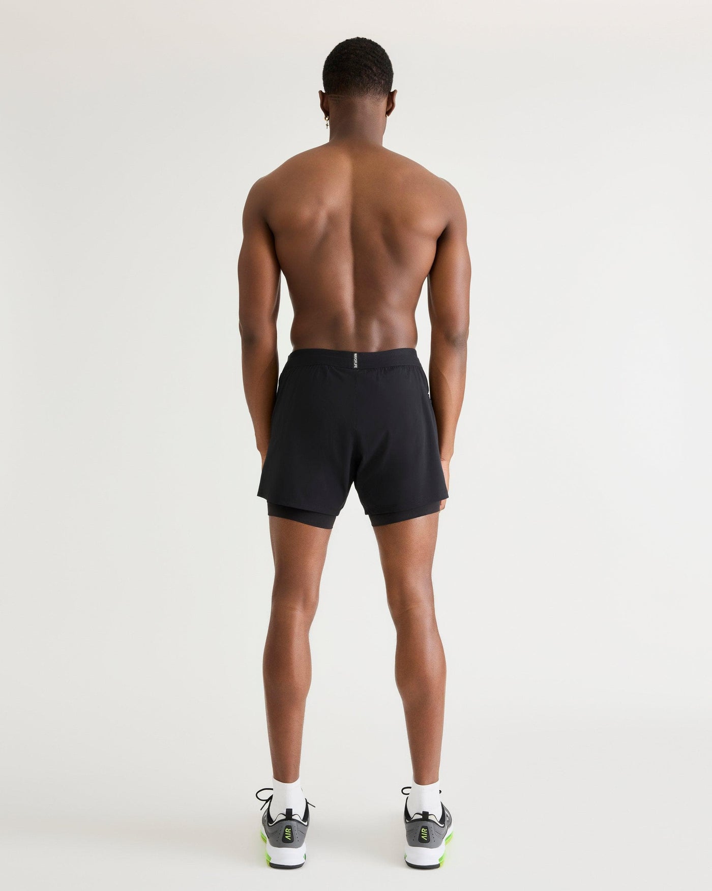 Greg (6’2") is wearing size medium 7" inseam