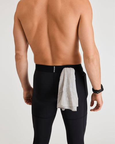 Bobby (6’1") is wearing size medium in full length