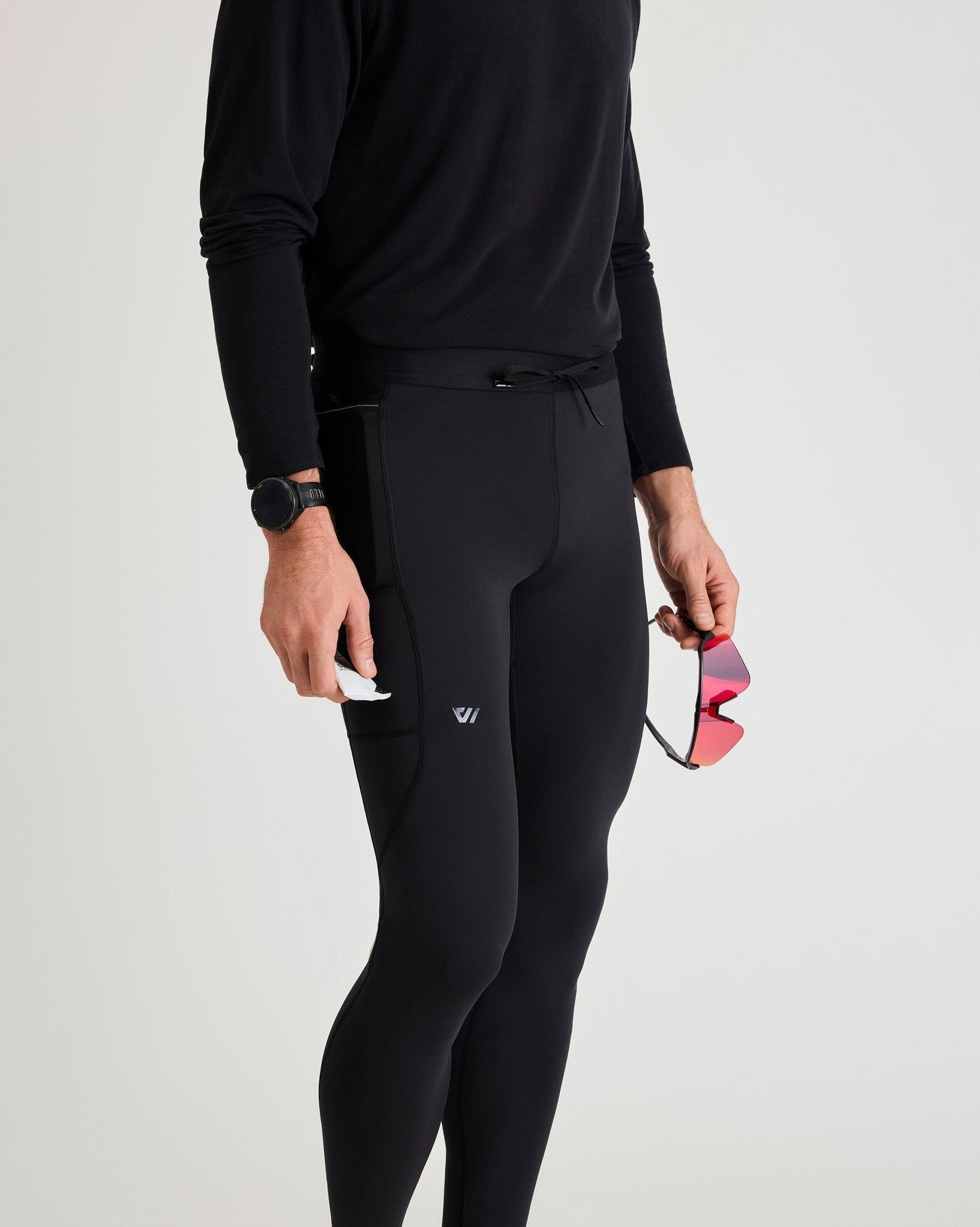 Bobby (6’1") is wearing size medium in full length 