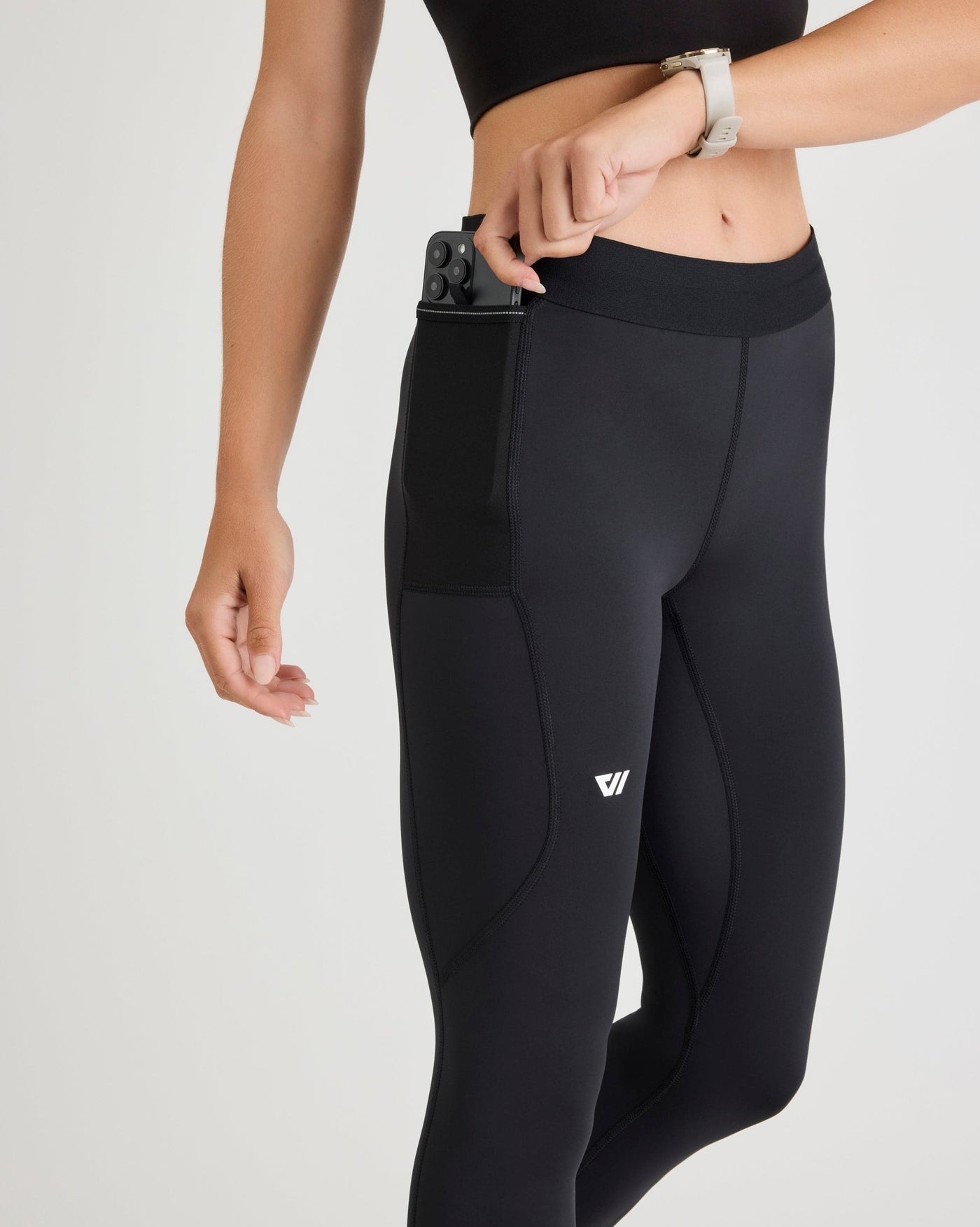 Niki (5’8”) is wearing a size small