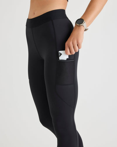 Niki (5’8”) is wearing a size small