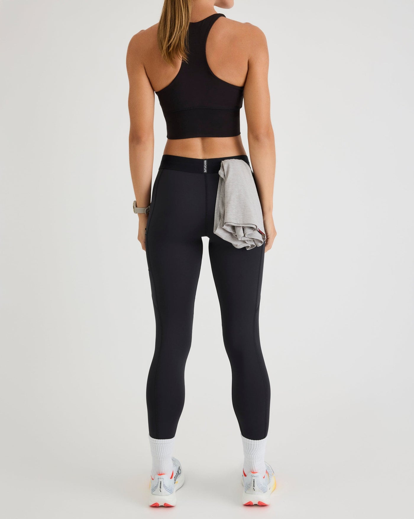 Niki (5’8”) is wearing a size small