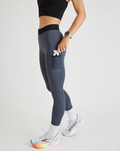 Niki (5’8”) is wearing a size small