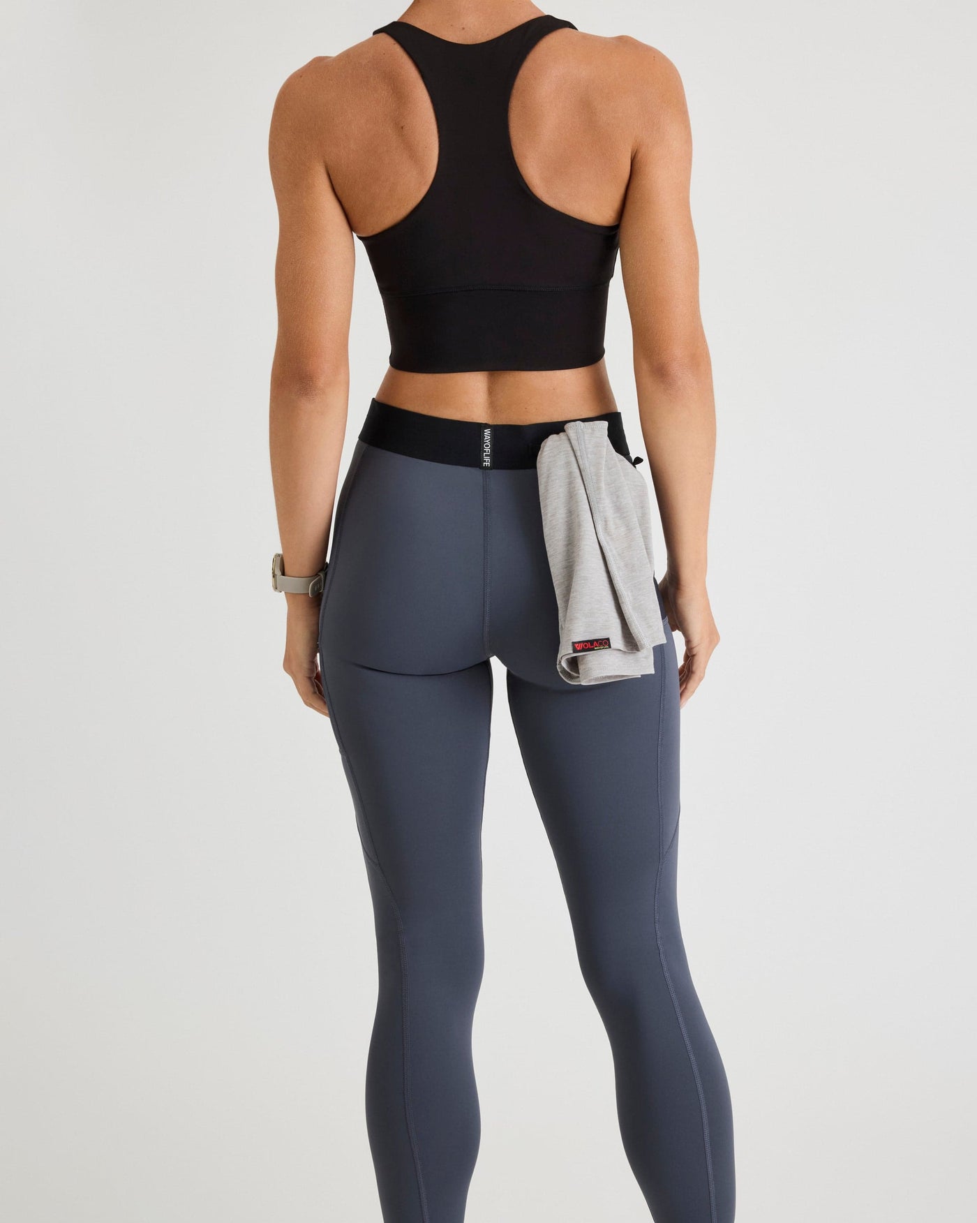 Niki (5’8”) is wearing a size small