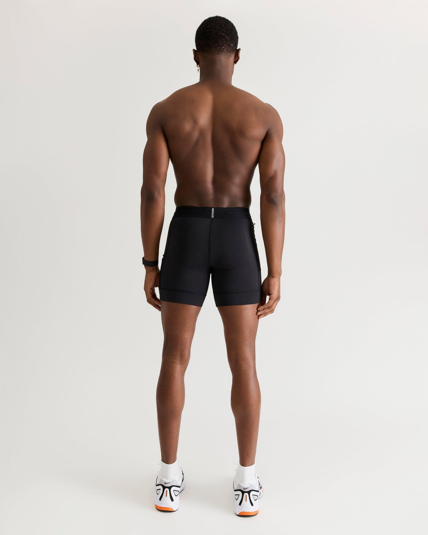 Greg (6’2") is wearing size medium 6" inseam