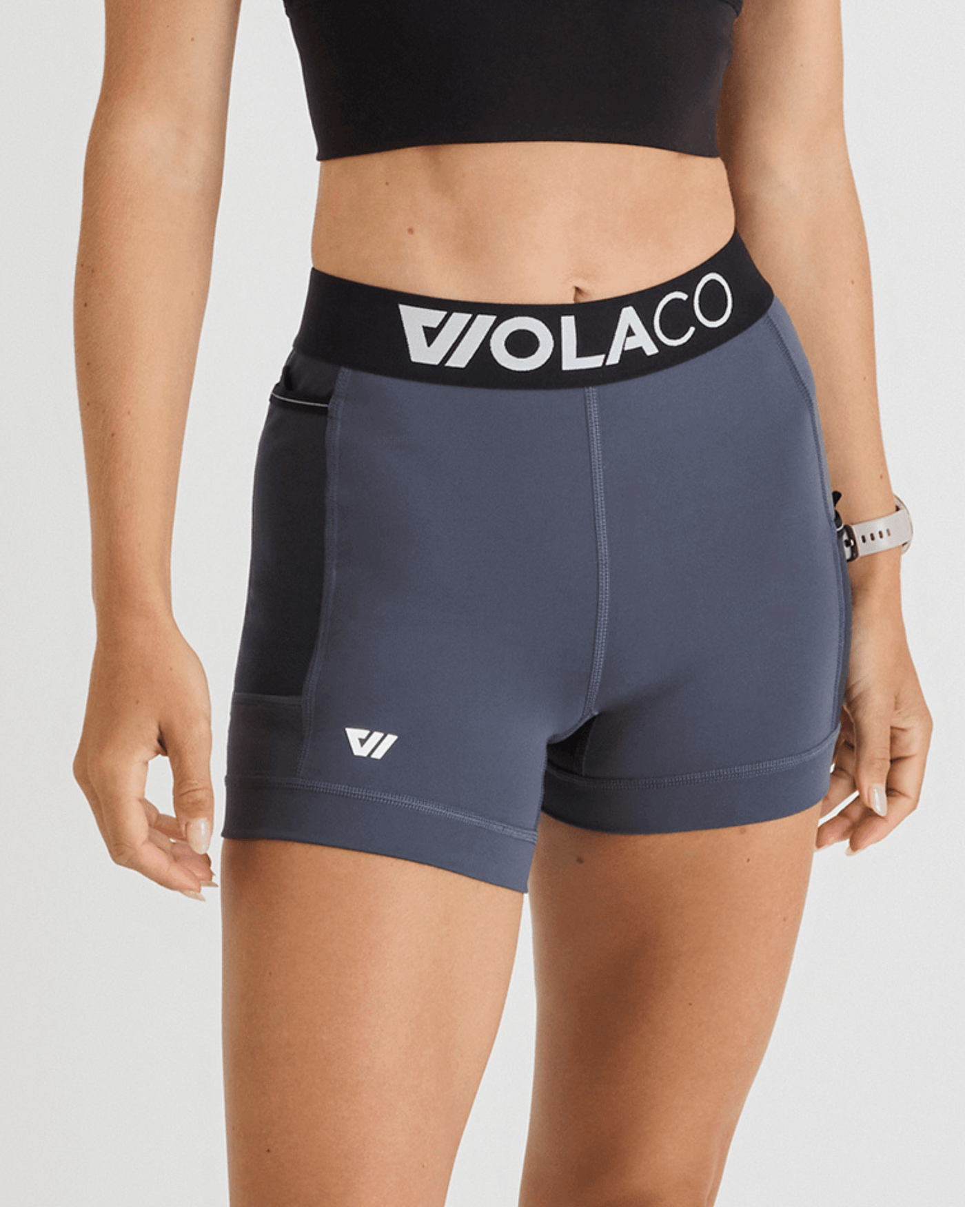 Niki (5'8") is wearing size small 4" inseam