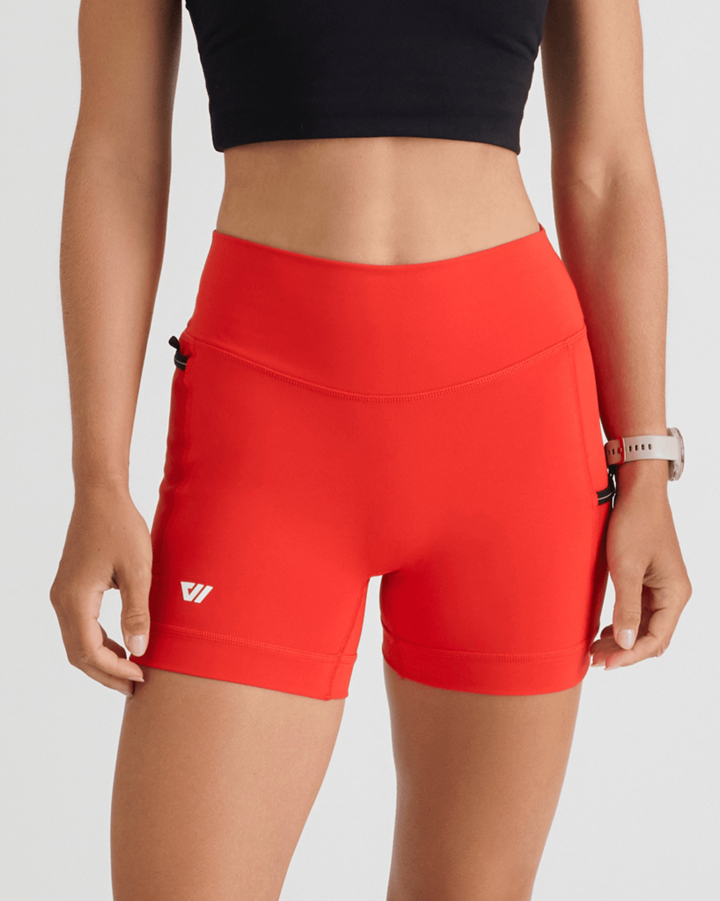 Niki (5’8”) is wearing a size small 4" inseam.