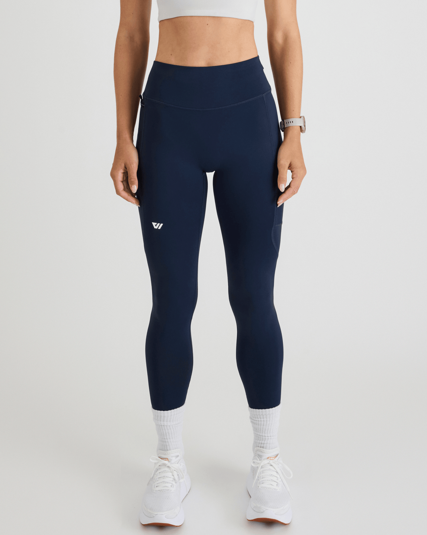 Niki (5’8”) is wearing a size small.