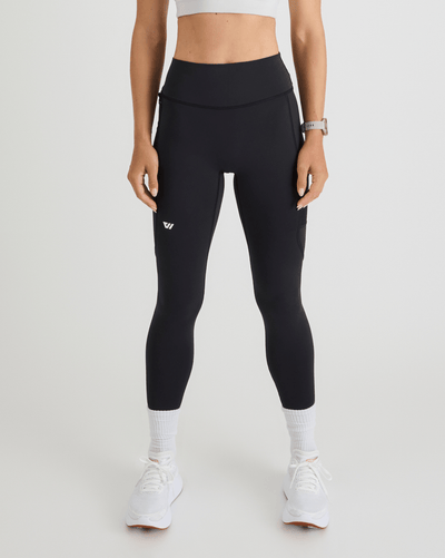 Niki (5’8”) is wearing a size small.