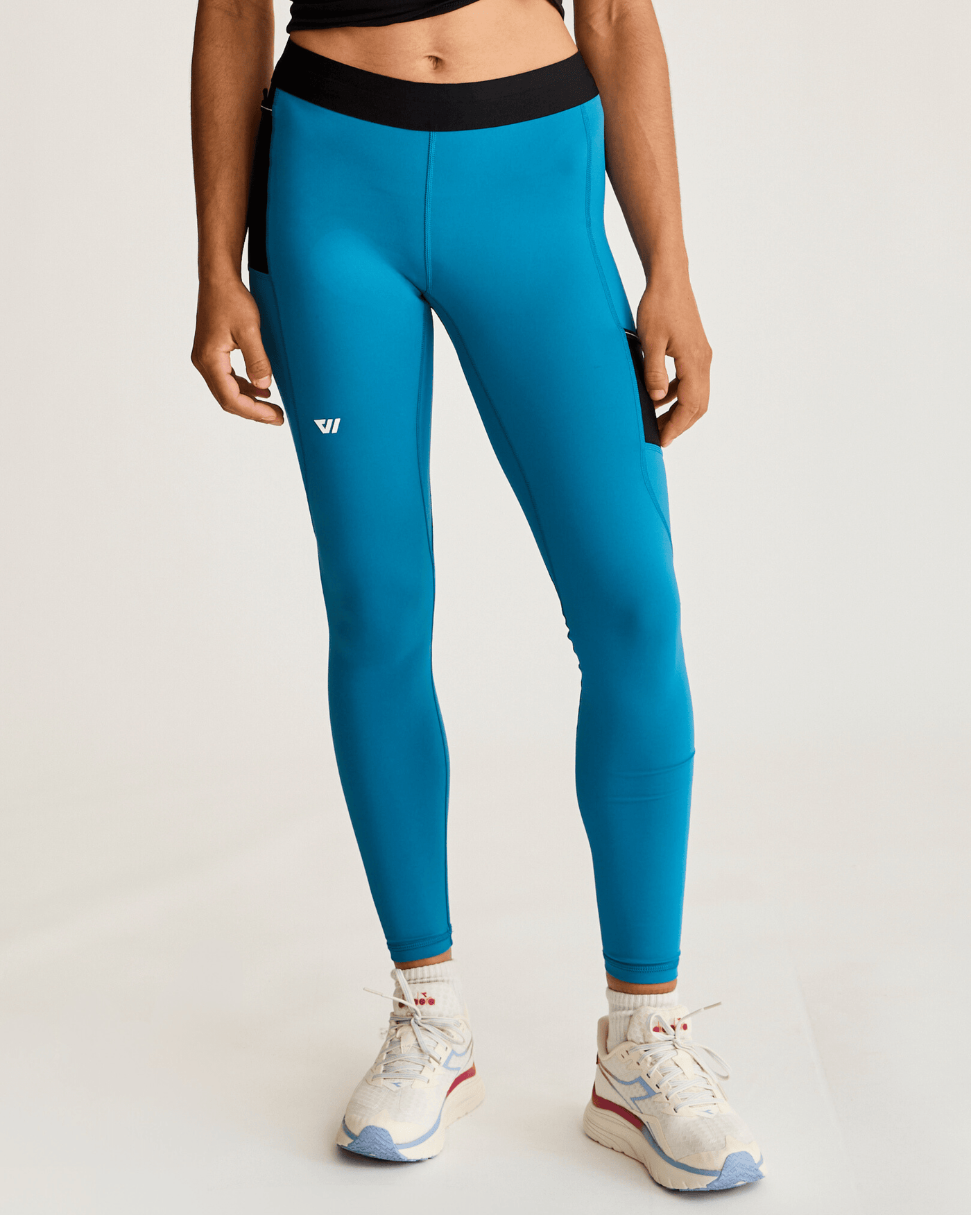 Isabella (5'7") is wearing size small