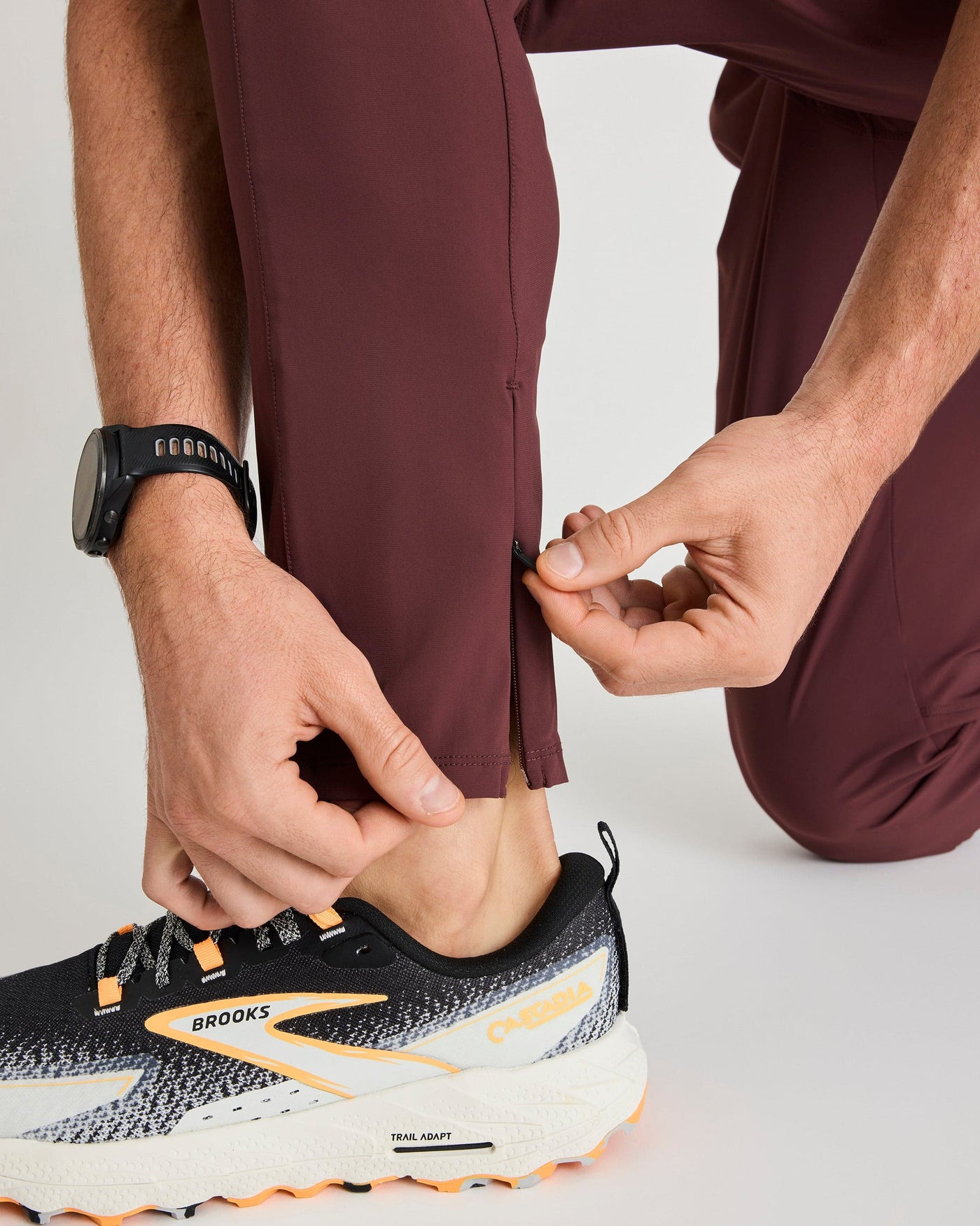 Bobby (6’1") is wearing size medium